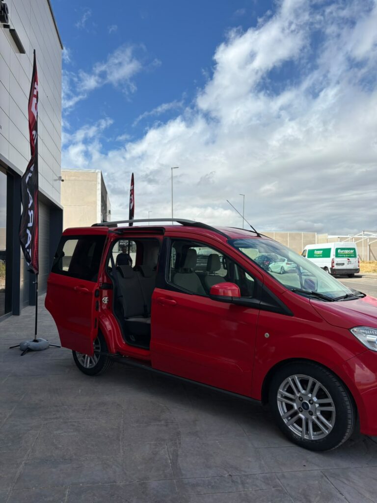 FORD TOURNEO COURIER 1.0 ECOBOOST TITANIUM