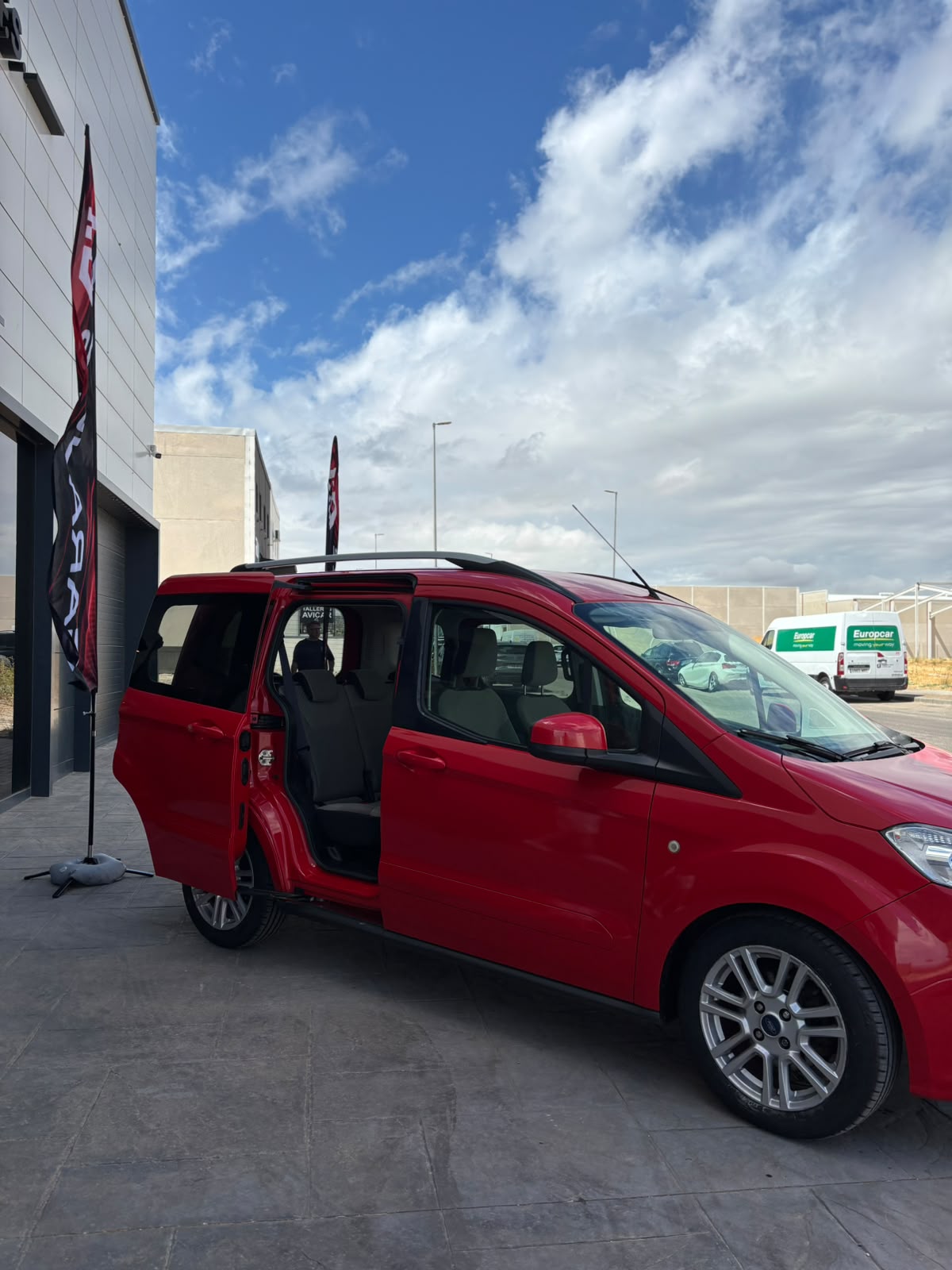 FORD TOURNEO COURIER 1.0 ECOBOOST TITANIUM